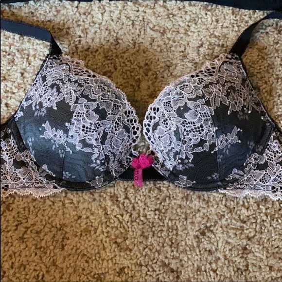 Victoria's Secret Other - 💜SALE💜 Victoria’s Secret bra - 32B